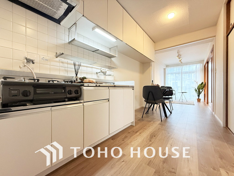 キッチン シンプルな部屋の雰囲気に溶け合うナチュラルキッチン