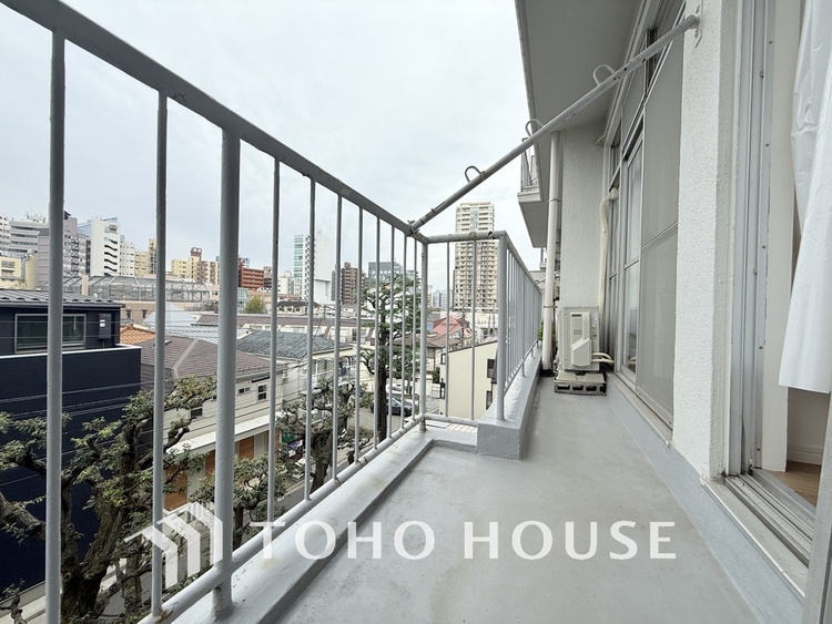 バルコニー 陽当たり良好なバルコニー