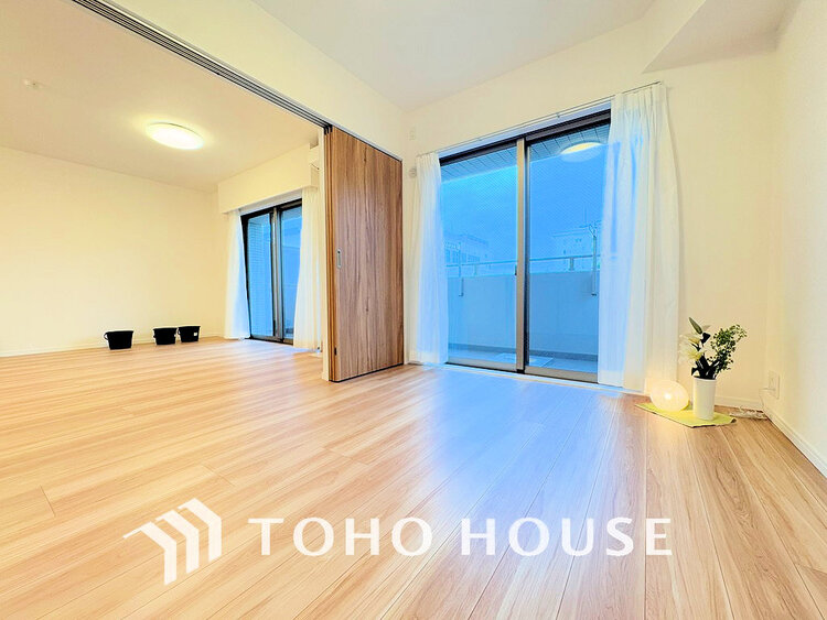 内装 採光もある洋室は、くつろぎのひと時を過ごすのにぴったり