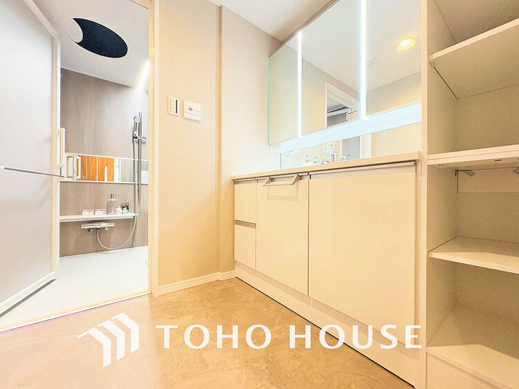 洗面 大きな洗面鏡付き、朝の身支度も楽しくなりますね