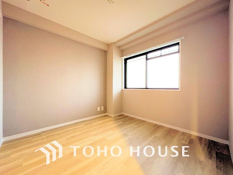 内装 採光もある洋室は、くつろぎのひと時を過ごすのにぴったり