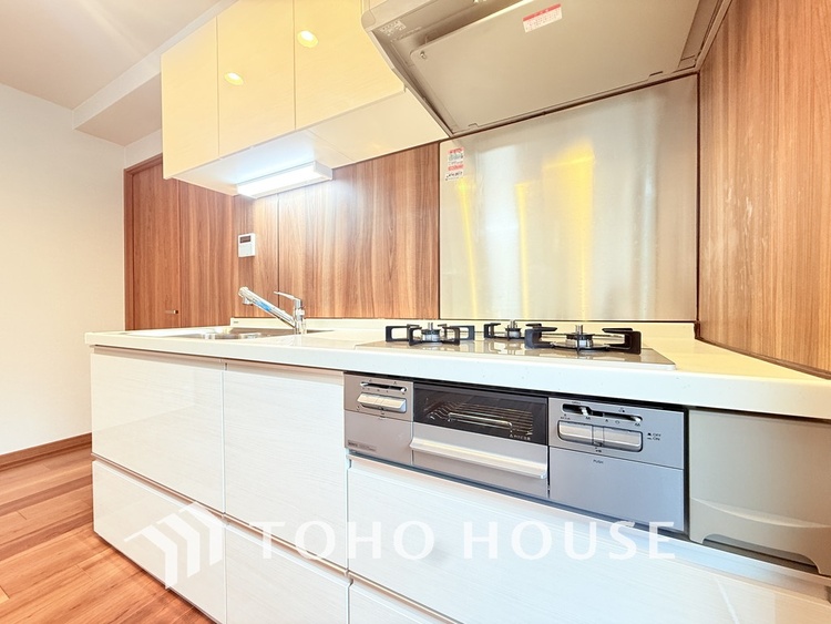 キッチン シンプルな部屋の雰囲気に溶け合うナチュラルキッチン