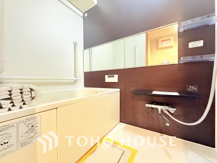 風呂 一日の疲れを癒すバスルームは、心地よいリラックスを叶える清潔感溢れる空間