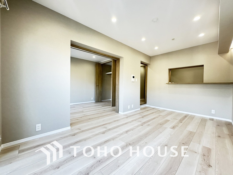 内装 広がりのある住空間、家族が集まるリビング・ダイニング