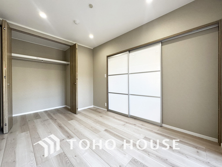 内装 シンプルですっきりとした室内は飽きのこない居心地の良い雰囲気です