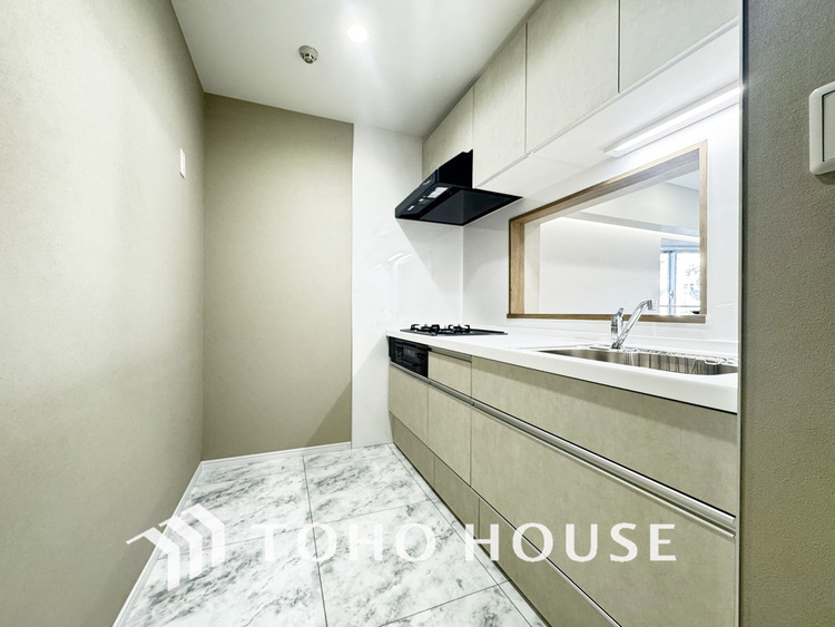 キッチン シンプルな部屋の雰囲気に溶け合うナチュラルキッチン