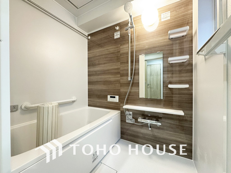 風呂 一日の疲れを癒すバスルームは、心地よいリラックスを叶える清潔感溢れる空間