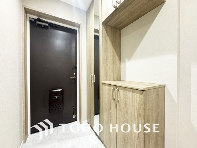 玄関 飾り過ぎないシンプルな内装の玄関