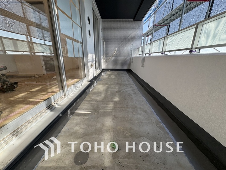 バルコニー 陽当たり良好なバルコニー