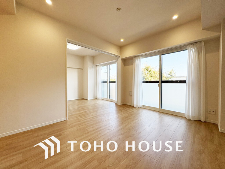 内装 広がりのある住空間、家族が集まるリビング・ダイニング