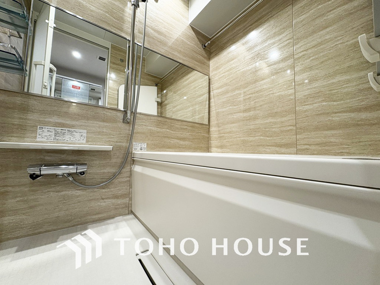 風呂 一日の疲れを癒すバスルームは、心地よいリラックスを叶える清潔感溢れる空間