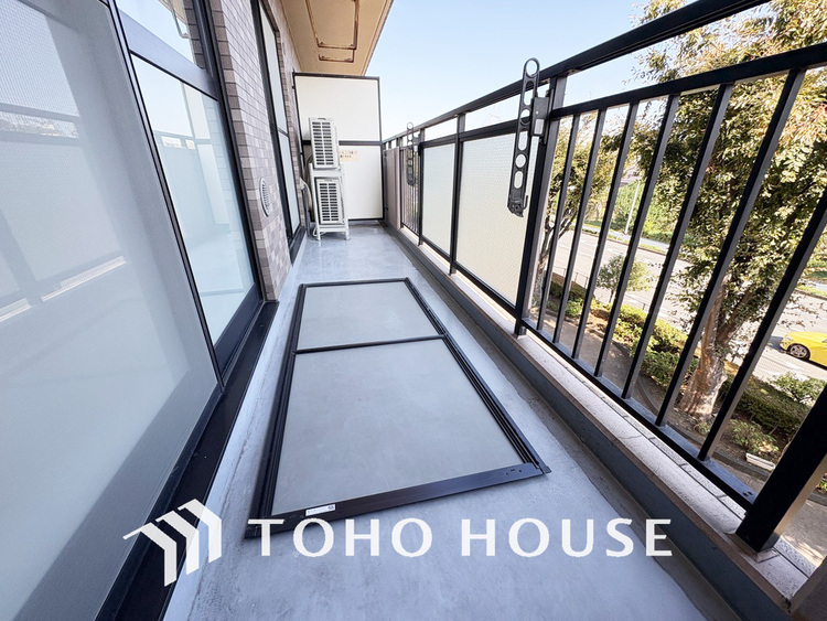 バルコニー 陽当たり良好なバルコニー