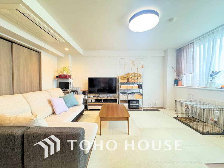 内装 家族みんなが爽やかに過ごせるように、光をたっぷり取り込んだLDK