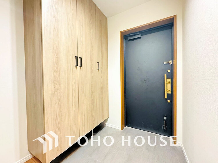 玄関 落ち着いた雰囲気の玄関、家族の帰りを暖かく迎えてくれます