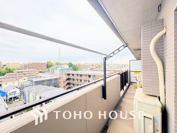 バルコニー 日当たりの良いバルコニーで晴れの日の洗濯物も楽しみになりますね