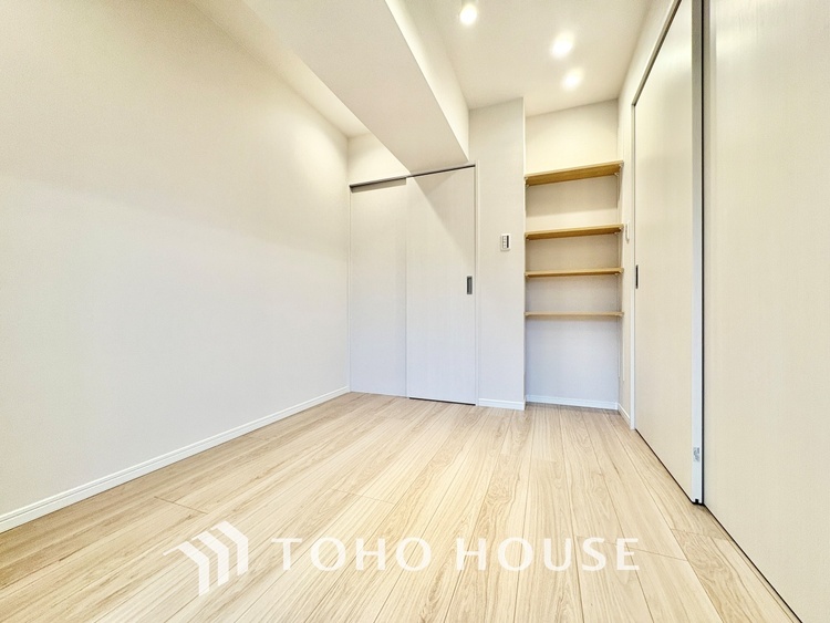 内装 寝室は一日の疲れを癒す大切な空間。快適で落ち着けるおすすめの間取りです。