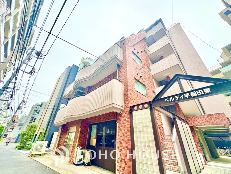 外観 明るく大きなリビングは、家族の安心と快適を育む空間。のびやかな広さが毎日の暮らしをより豊かに彩ります。