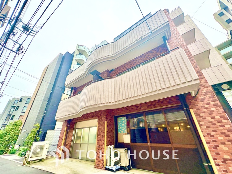 外観 無駄を削ぎ落としたミニマルなデザインが、空間に静謐な美しさをもたらします。研ぎ澄まされた感性を満たす場所です。