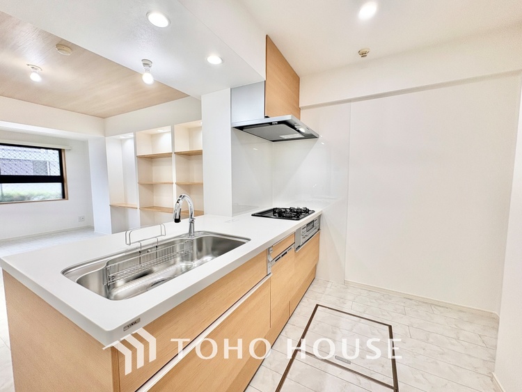 キッチン 時を超えて愛されるデザインが、日常を特別なひとときへと昇華させます。この場所から、心満たされる豊かな食卓が始まります。