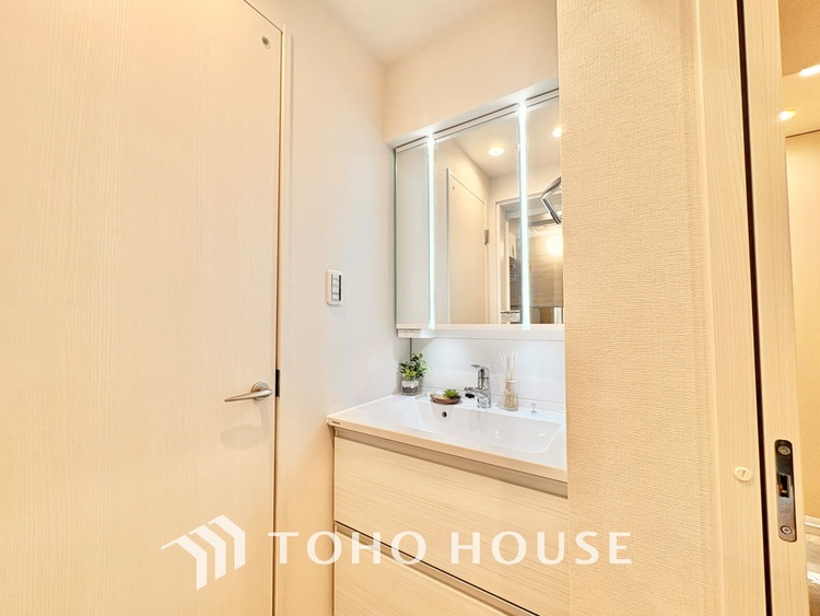 洗面 清潔感あふれる洗面化粧台で、毎日の身支度を快適にサポートします。