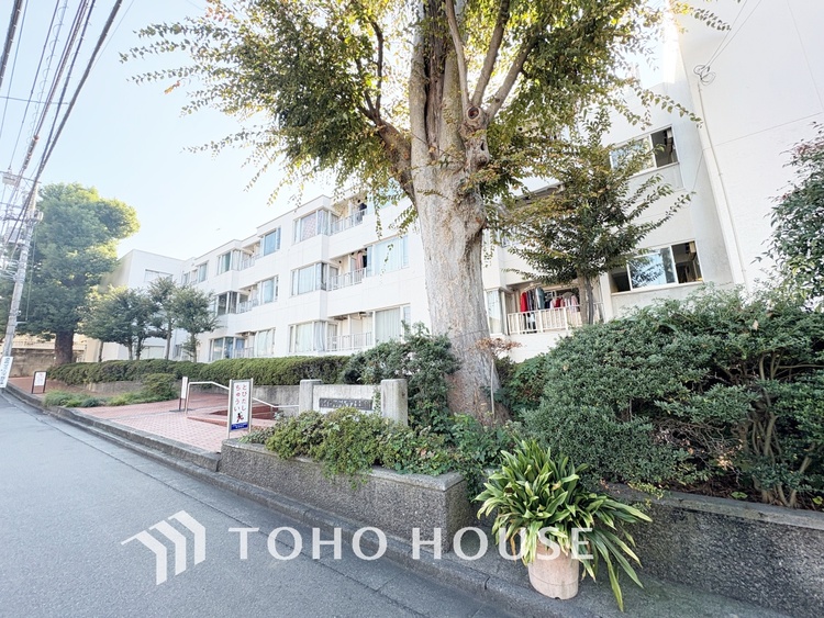 外観 【改装中】明るいリビングこそ居心地のいい暮らしが待っているのだと思う。