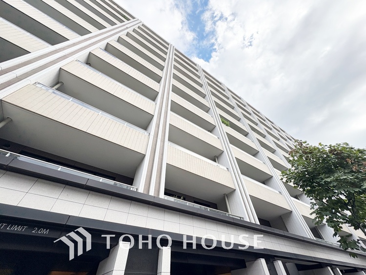 外観 ほんの少しのこだわり。ちょっとした色使いがその家がもつ雰囲気、趣（おもむき）を携え、暮らす家族や訪ねてくる友人・知人に新鮮な香りを運んできます。