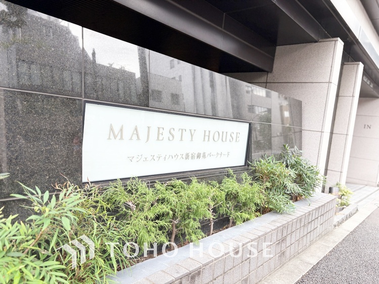 外観 ほんの少しのこだわり。ちょっとした色使いがその家がもつ雰囲気、趣（おもむき）を携え、暮らす家族や訪ねてくる友人・知人に新鮮な香りを運んできます。