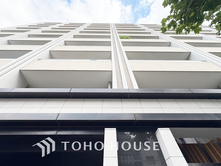 外観 ほんの少しのこだわり。ちょっとした色使いがその家がもつ雰囲気、趣（おもむき）を携え、暮らす家族や訪ねてくる友人・知人に新鮮な香りを運んできます。