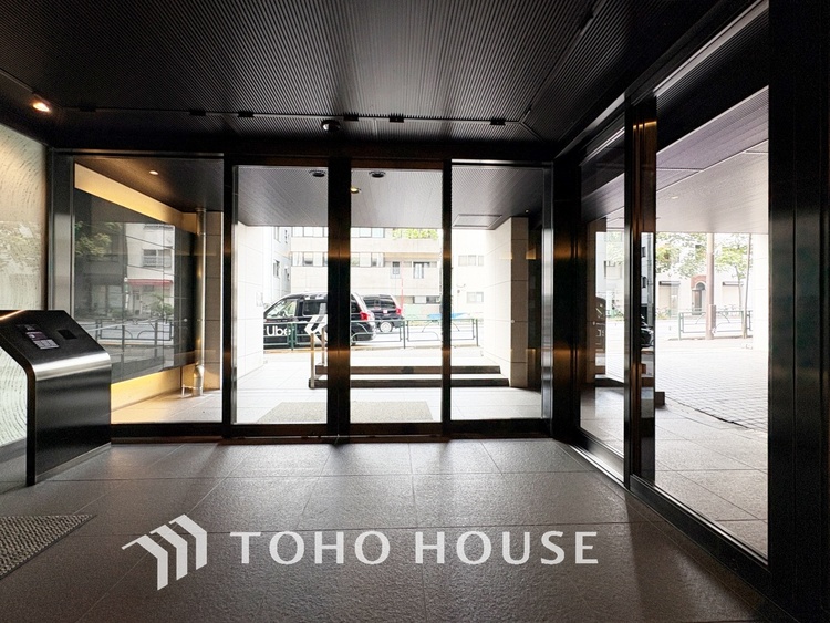 エントランス ◆瀟洒な空間◆落ち着きのある彩が見事に調和させた瀟洒な空間を演出。ここに集まる家族の会話と笑顔が絶え間なく続く幸せな空間。