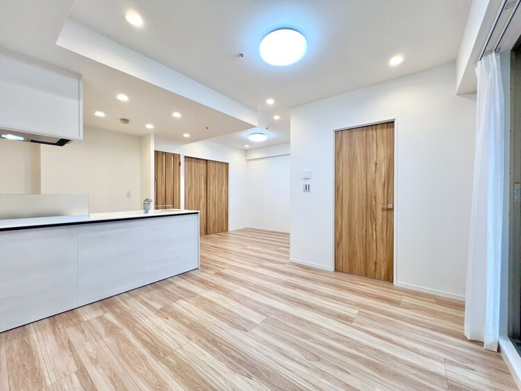 居間 落ち着いた雰囲気に包まれて、伸びやかな空間。