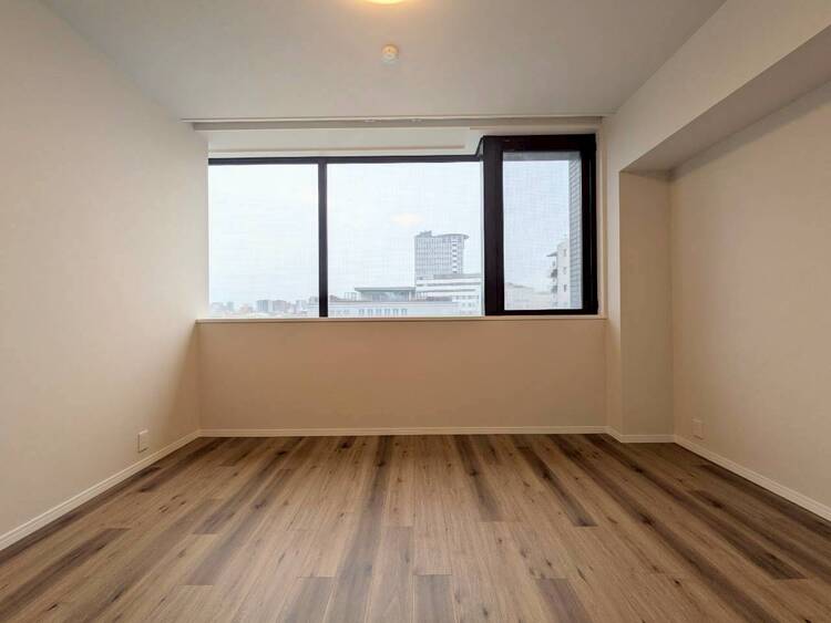 居間 落ち着いた雰囲気に包まれて、伸びやかな空間。