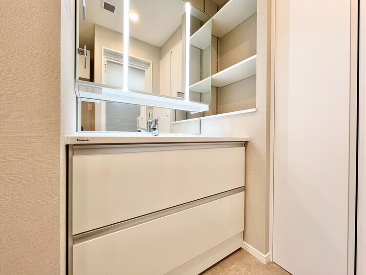 洗面 清潔感を感じられる洗面化粧台。