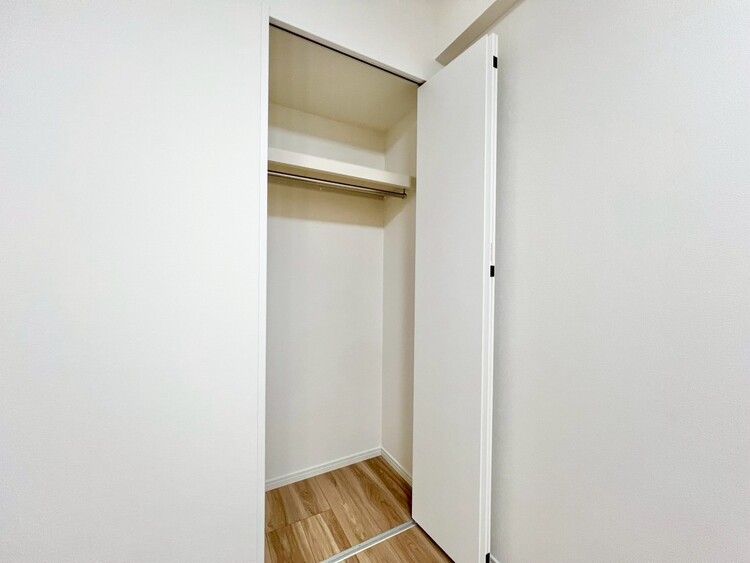 収納 家電やスーツケース、ストック品など何でも片付く嬉しい空間です。