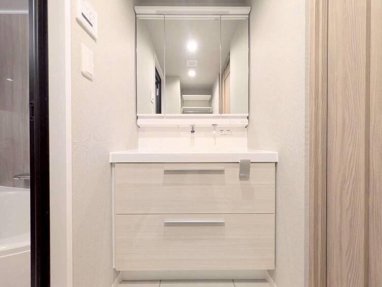 洗面 清潔感を感じられる洗面化粧台。