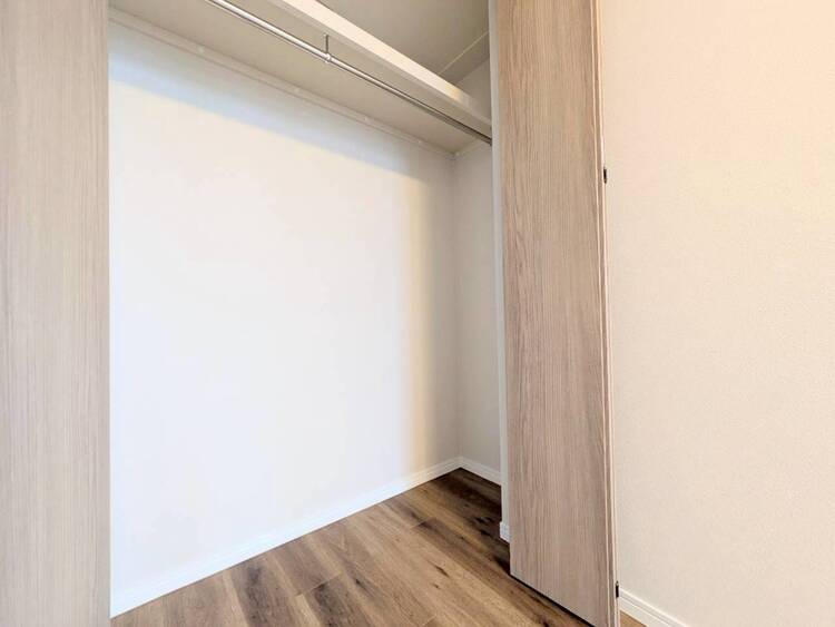 収納 家電やスーツケース、ストック品など何でも片付く嬉しい空間です。