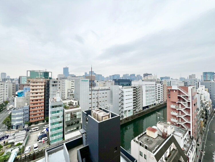 バルコニー 眺望や窓からの景色が良いと、家で過ごす時間も快適です。