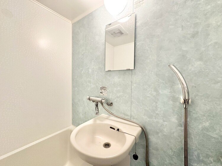 その他 清潔感を感じられる洗面化粧台。