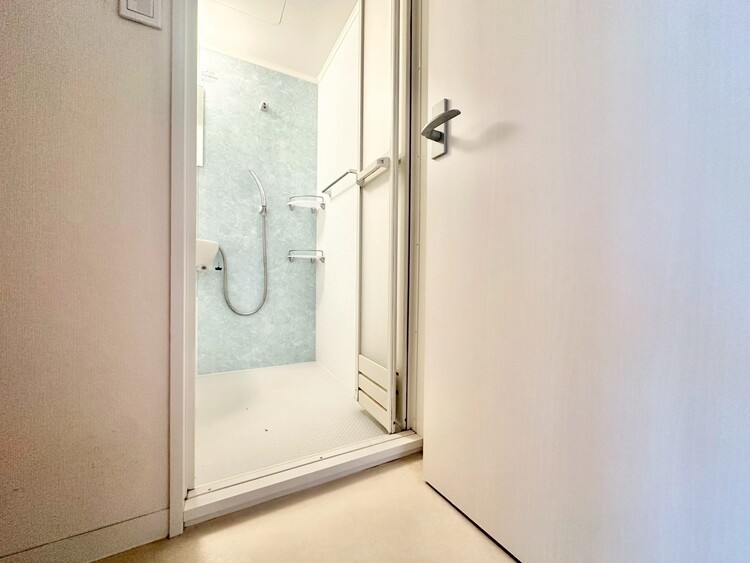 その他 十分な広さの脱衣所。