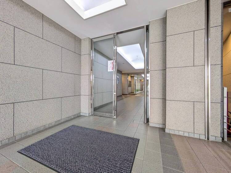 その他 上質感漂う玄関アプローチです。