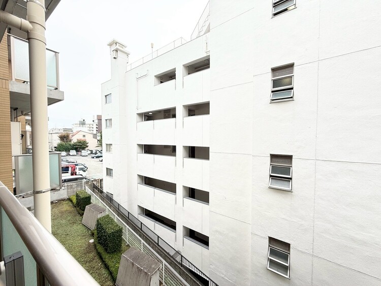 バルコニー 陽当たり・通風・開放感に恵まれた環境です。