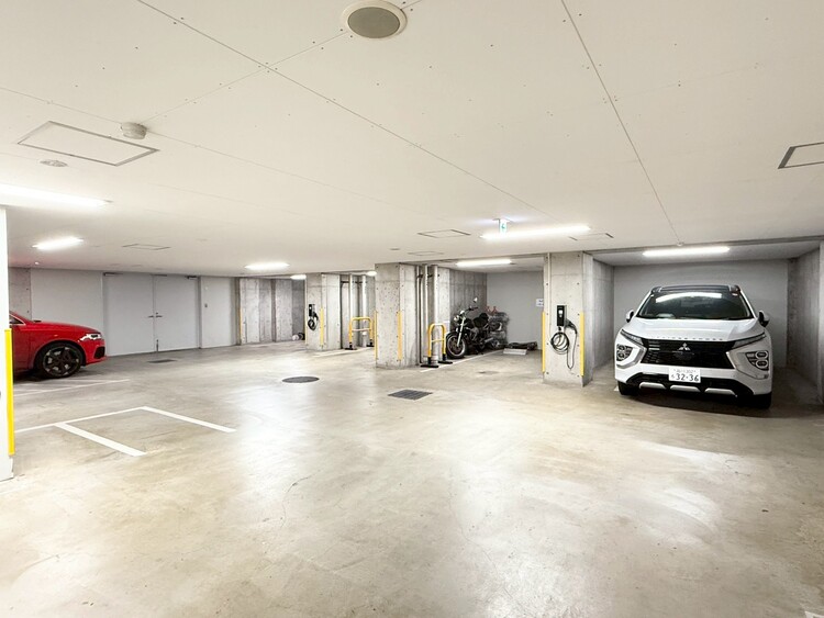 駐車場 駐車スペースが嬉しいですね。※空き状況は都度ご確認下さい。