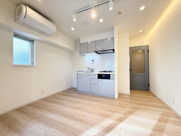 居間 落ち着いた雰囲気に包まれて、伸びやかな空間。