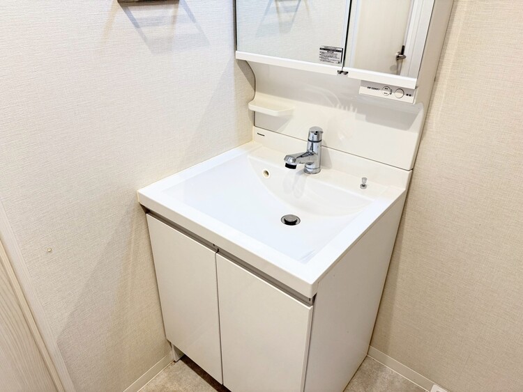 洗面 清潔感を感じられる洗面化粧台。