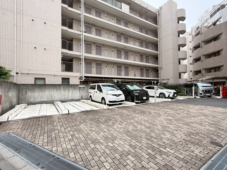 駐車場 駐車スペースが嬉しいですね。※空き状況は都度ご確認下さい。