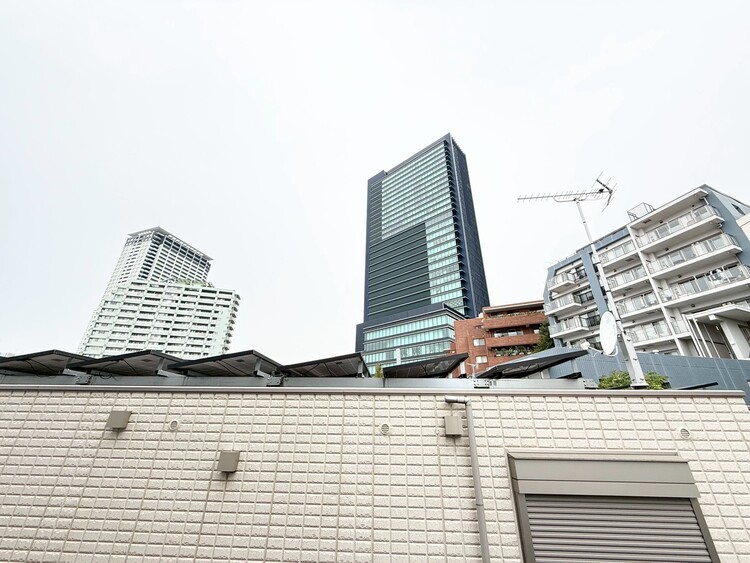 バルコニー 眺望や窓からの景色が良いと、家で過ごす時間も快適です。