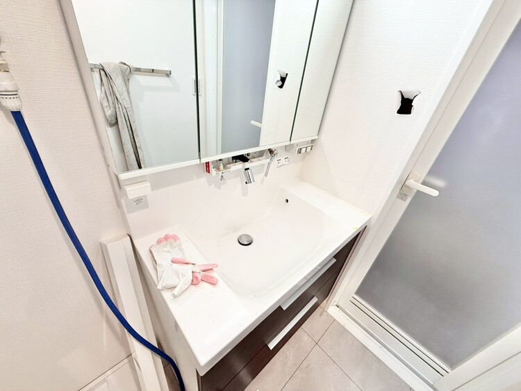 その他 清潔感を感じられる洗面化粧台。