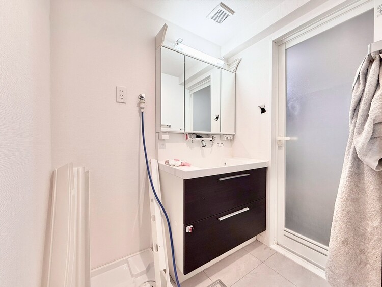 その他 十分な広さの脱衣所。