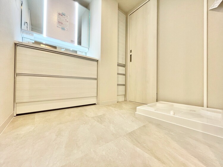 その他 十分な広さの脱衣所。