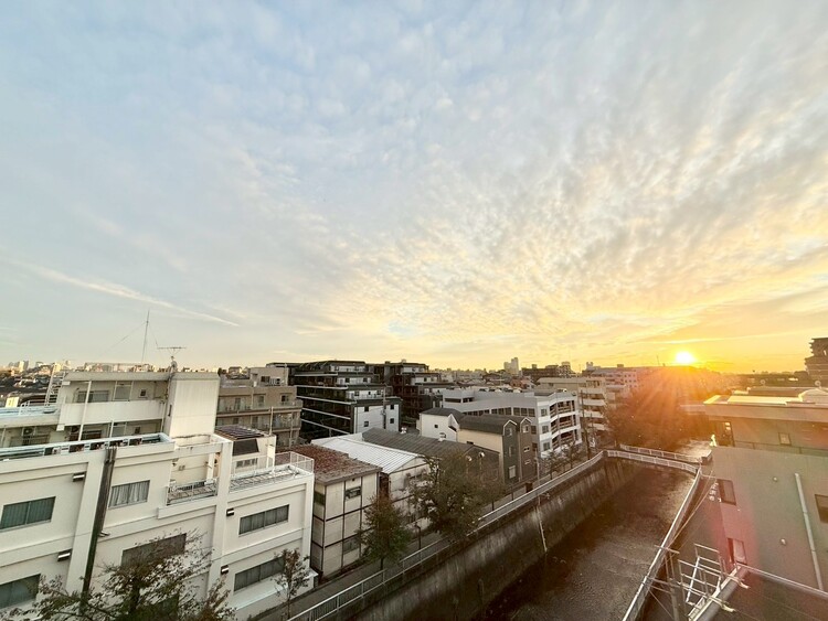 その他 眺望や窓からの景色が良いと、家で過ごす時間も快適です。