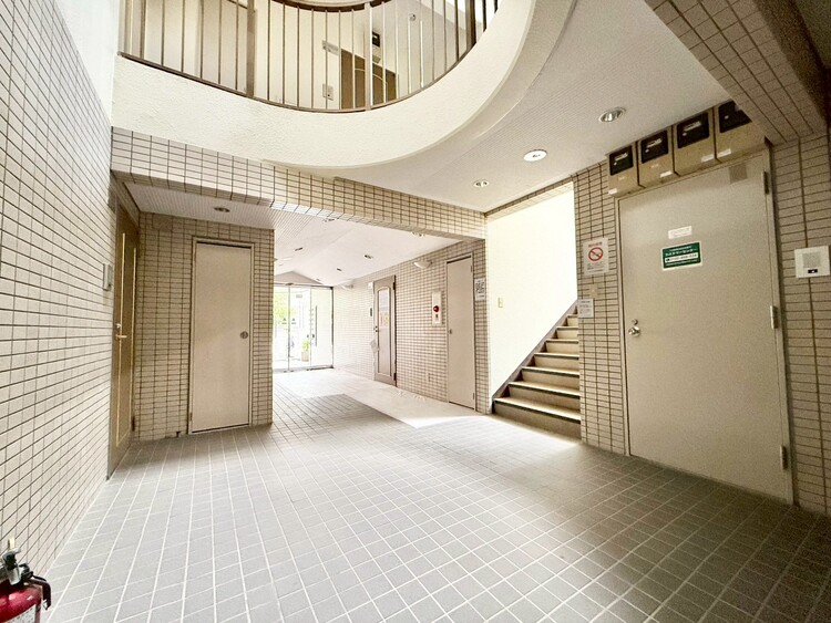 その他 館内は静寂な中が保たれており、管理が行き届いている印象を受けました。